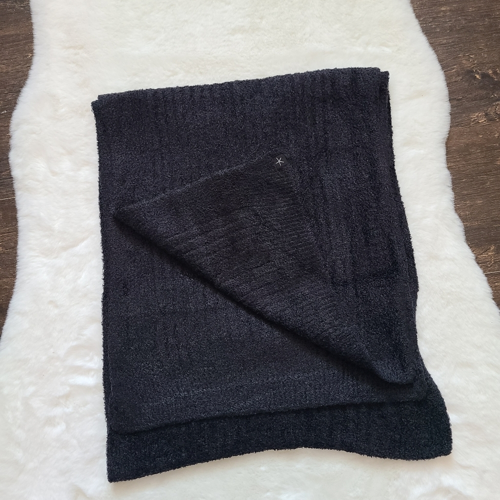 Barefoot dreams fuzzy scarf 13"×68" - Picture 3 of 4